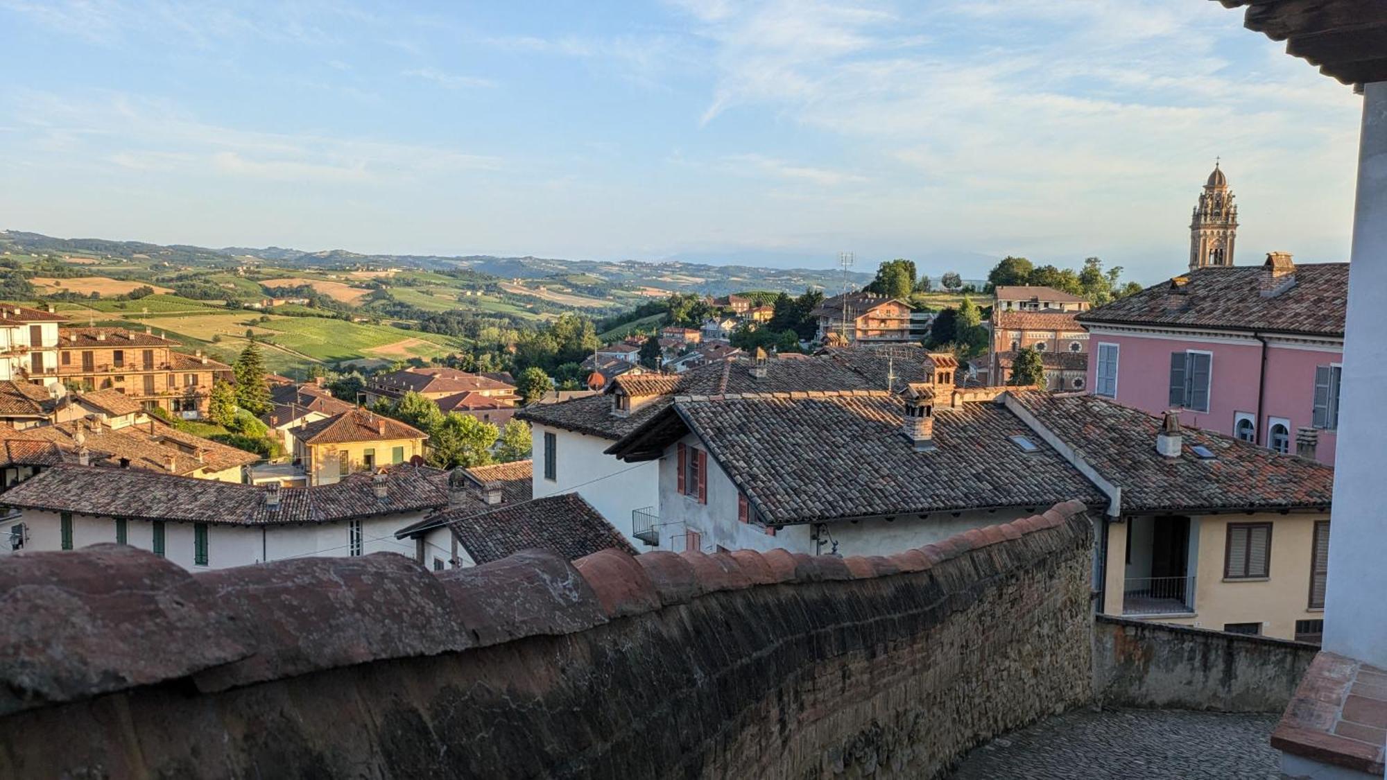 Hotel Charming Barolo Wine Loft Monforte dʼAlba Exterior foto