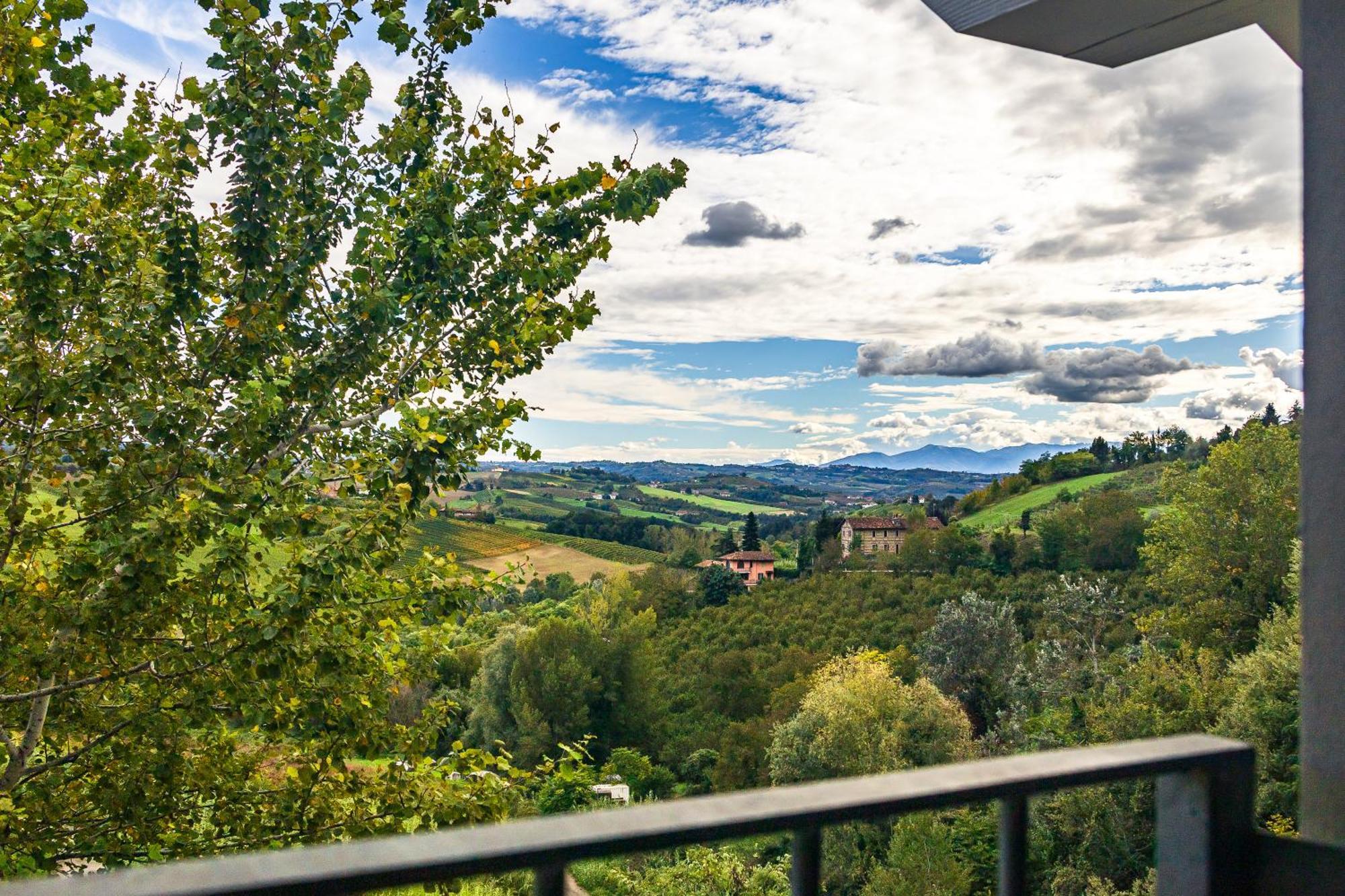 Hotel Charming Barolo Wine Loft Monforte dʼAlba Exterior foto